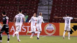 Jogadores do Palmeiras comemoram o gol de Raphael Veiga (Foto: Getty Images)