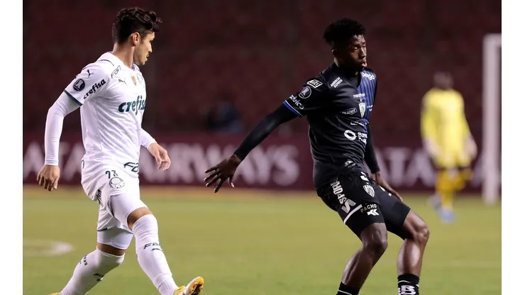 Palmeiras vai levando a melhor com gol de Raphael Veiga (Foto: Getty Images)