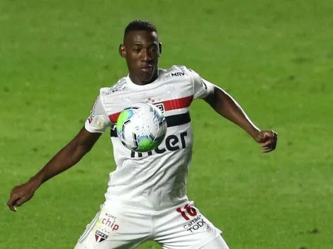 Léo aponta responsável por nova função e 'abandona' lateral