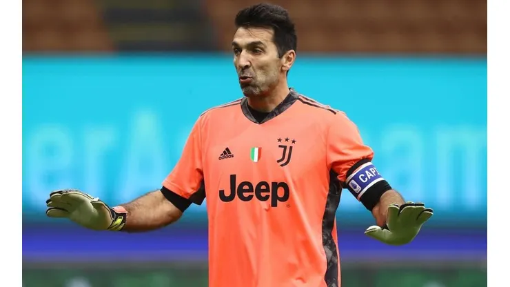 Buffon chegou à Juventus em 2001