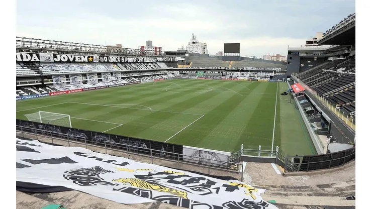 Ônibus do Peixe saiu da Vila Belmiro em direção ao CT Rei Pelé (Foto: Getty Images)