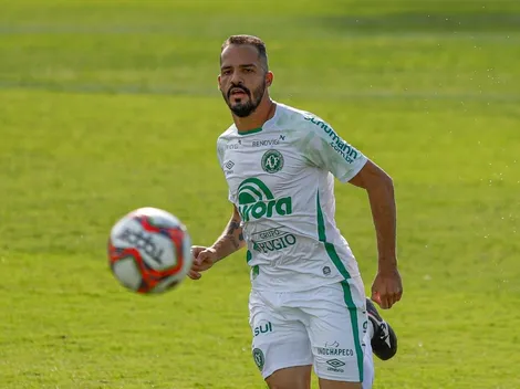 Bota coloca dívida da Chape como trunfo e reacende interesse no atacante Anselmo Ramon