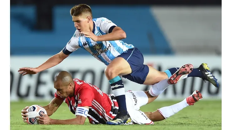 Partida foi marcada por muita disputa por espaço (Foto: Getty Images)