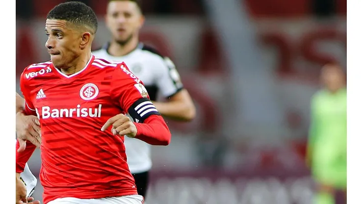 Taison reestreou pelo Internacional diante do Olimpia (Foto: Getty Images)