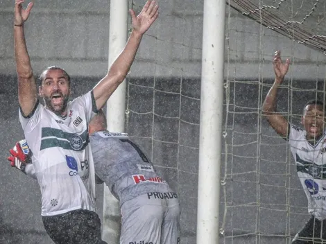 Léo Gamalho faz as vezes até na construção e coloca dupla na 'geladeira' no Coritiba