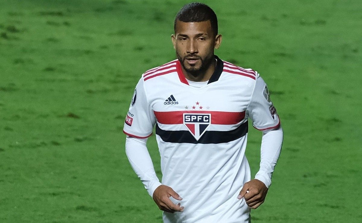 Rojas pede o dobro de salário na CLT para ficar no São Paulo, que ...