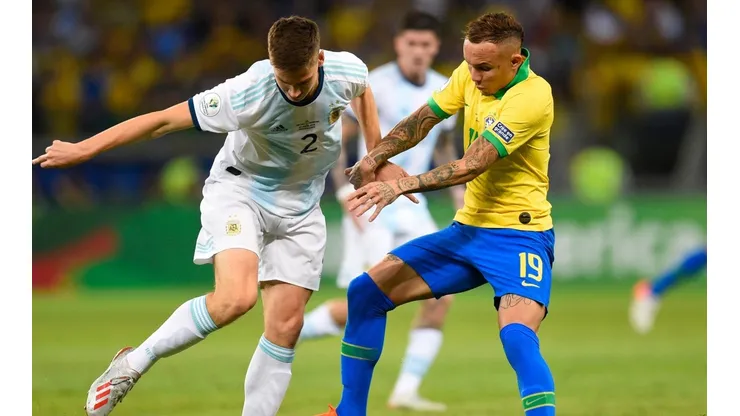 Brasil e Argentina se enfrentaram pelas semifinais da última Copa América (Foto: Getty Images)
