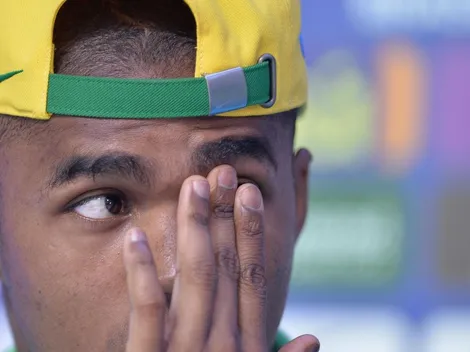 Douglas Costa rebate cobrança de torcedor do Grêmio