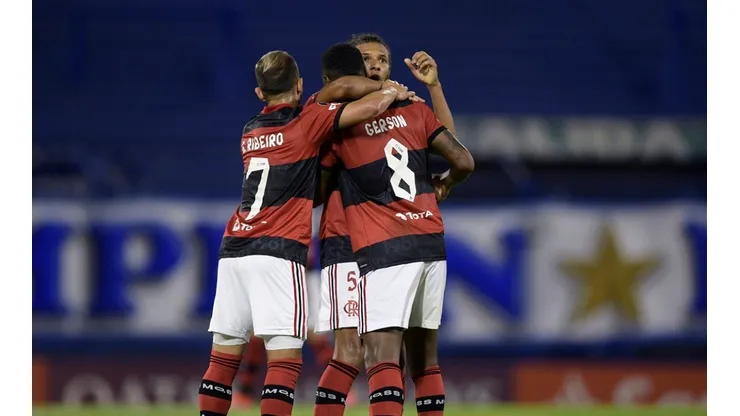Jogadores do Flamengo abraçados