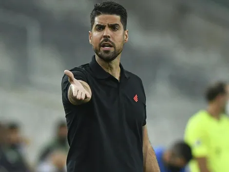 Fora dos planos dos planos de António Oliveira, atacante do Furacão fecha com equipe da Série B