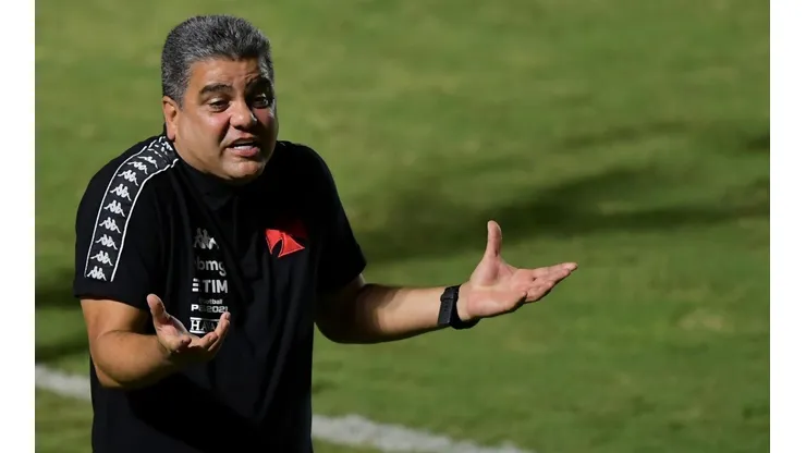 Para o treinador, ainda é possível reverter o placar (Foto: Thiago Ribeiro/AGIF)