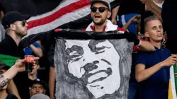 Torcida do Ajax canta "Three Little Birds" em todos os jogos do time. (Foto: Getty Images)