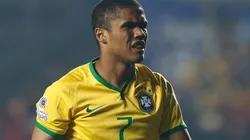 Douglas Costa teria recusado um contrato de produtividade - Foto: Juan Gonzalez/Agenciauno/AGIF.