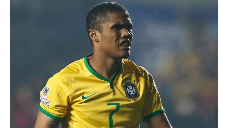 Douglas Costa teria recusado um contrato de produtividade - Foto: Juan Gonzalez/Agenciauno/AGIF.