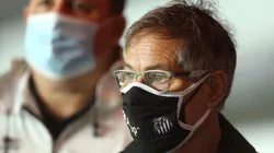 Torcida do Santos se mobiliza pela volta do técnico Ariel Holan; #FicaHolan vioru campanha na internet. (Foto: Getty Images)