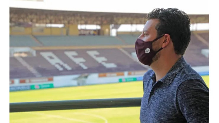 Elano é o novo técnico da Ferroviária