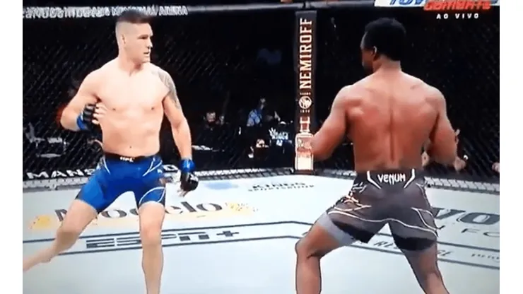 Weidman quebrou a perna em luta diante de Uriah Hall (Foto: Reprodução)