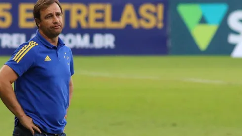 Treinador concedeu entrevista coletiva após goleada sobre o Patrocinense (Foto: Fernando Moreno/AGIF)