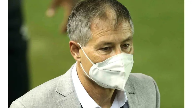 Ariel Holan pediu demissão do Santos