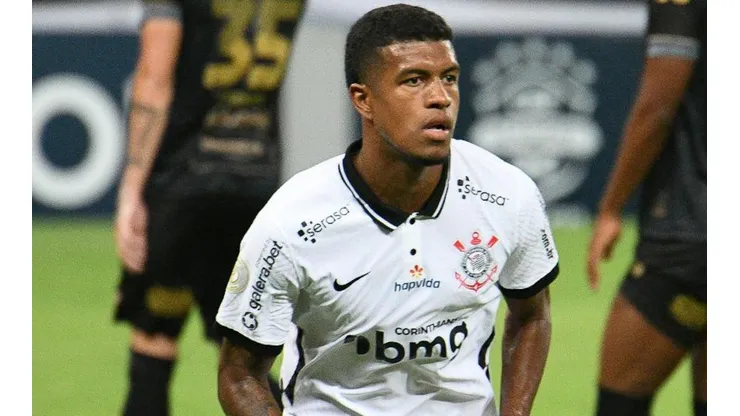 Léo Natel não vai estar entre os 11 titulares - Foto: Kely Pereira/AGIF.