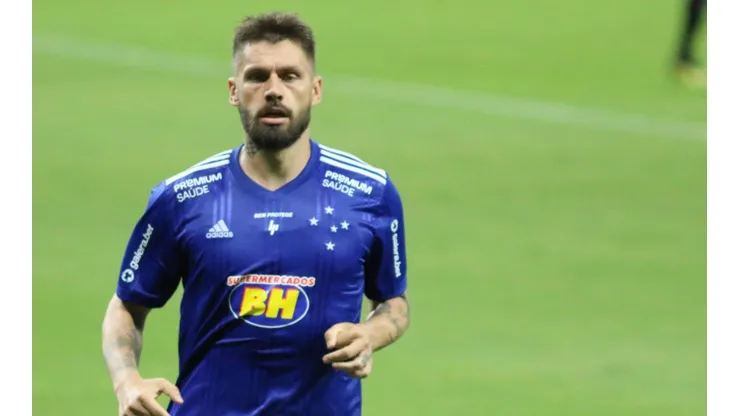 Atacante está na segunda passagem pelo Cruzeiro (Foto: Fernando Moreno/AGIF)