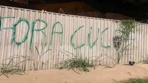 Arena MRV foi pichada com manifestação contra a permanência de Cuca - Foto: Reprodução.