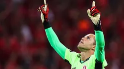 Goleiro fez quatro grandes defesas na primeira etapa (Foto: Getty Images)