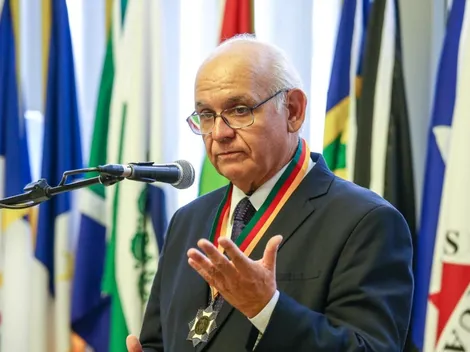 Salário de R$ 500 mil pesa e Vasco entra na parada por atacante do Grêmio