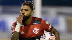 Gabigol comemora o gol marcado de pênalti (Foto: Getty Images)
