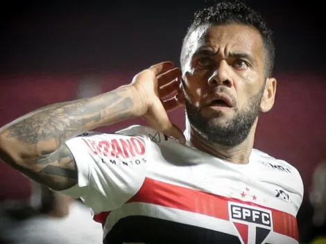 Destaque com Crespo, Daniel Alves busca chamar a atenção de Tite