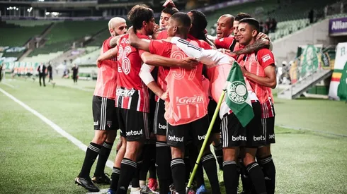 Jogadores do São Paulo festejam gol no Allianz Parque. (Foto: Fox Sports)