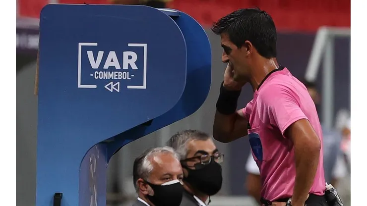 Arbitro foi bastante acionado na partida - Foto: Cesar Greco/Flickr Oficial do Palmeiras/Divulgação.