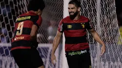 Pedro Carmona comemora gol com a camisa do Sport (Foto: Caio Falcão/AGIF)