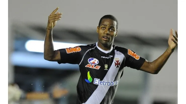 Vasco dá 'spoiler' de possível acerto com Dedé