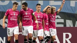 Jogadores do Independiente del Valle comemoram o gol de Ortíz (Foto: Getty Images)