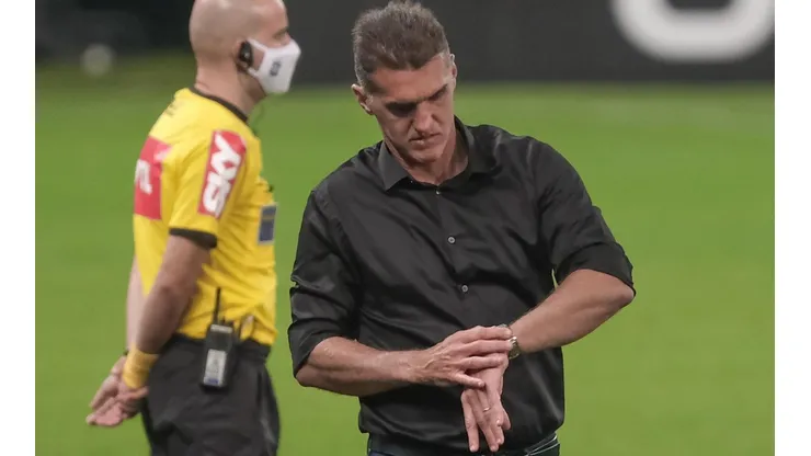 Treinador sabe que terá pouco tempo para treinos e preparação - Foto: Marcello Zambrana/AGIF.