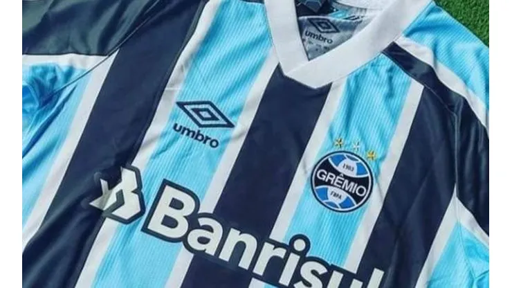 Vaza na internet suposta nova camisa do Grêmio. (Foto: Getty Images)
