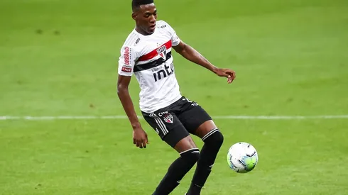 Lateral vem sendo titular com Hernán Crespo (Foto: Pedro H. Tesch/AGIF)