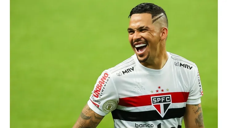 Luciano sentiu dores na coxa após a partida diante do RB Bragantino (Foto: Pedro H. Tesch/AGIF)