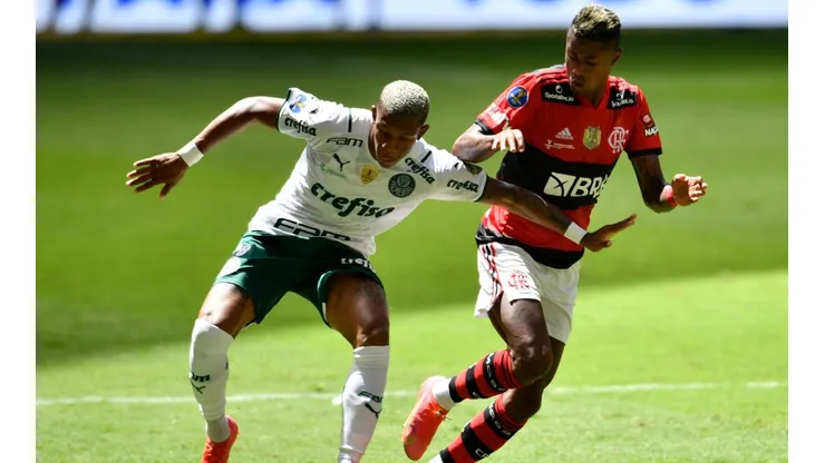 Neymar brinca com pênaltis perdidos na decisão da Supercopa do Brasil. (Foto: AGIF)