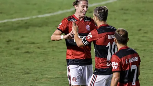 Jogadores do Flamengo festejam gol pelo campeonato carioca. (Foto: Thiago Ribeiro/AGIF)
