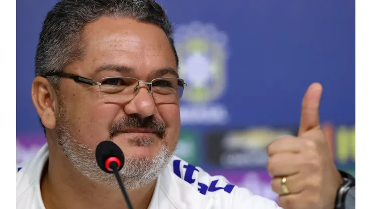 Micale falou sobre o melhor posicionamento de Luan - Foto: Pedro Martins/AGIF.