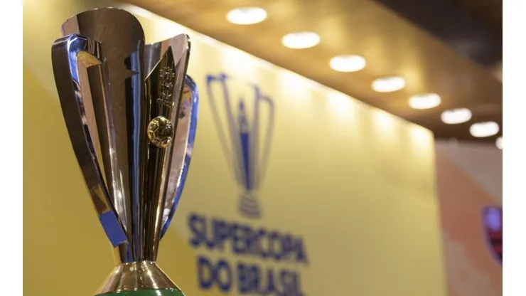 Taça da Supercopa do Brasil. (Thais Magalhães/CBF)