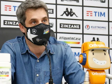 Freeland conduz negociações para levar atacante ao Botafogo