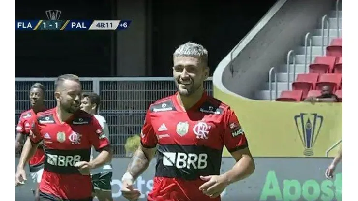 Arrascaeta marcou o segundo gol do Fla contra o Palmeiras. (Foto: Reprodução TV)