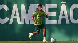 Gabriel Menino, durante treinamento, na Academia de Futebol nesta sexta-feira(9) - Foto: Cesar Greco - Sociedade Esportiva Palmeiras