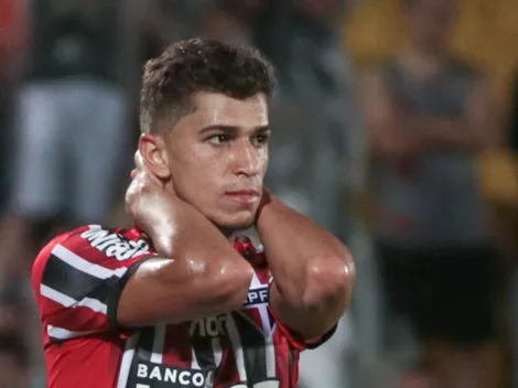 V. Bueno de falso 9 agrada e Crespo monta nova escalação no 3-5-2