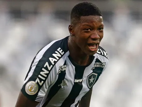 Botafogo bate na mesa e exigência trava transferência de Babi para o Athletico