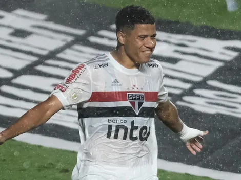 Renovação de Nestor avança e contrato aproxima volante de Gabriel Sara na faixa salarial