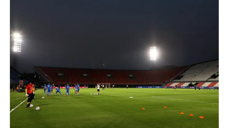 Partida será realizada no Estádio Defensores del Chaco (Foto: Getty Images)